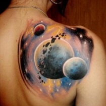 Космические рукава: подборка татуировок звездной тематики